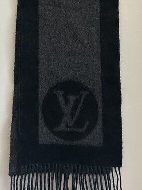 Louis Vuitton Black & Gray Echarpe Cardiff Scarf